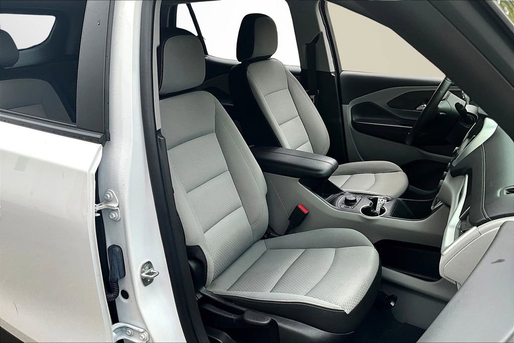 Used 2023 GMC Terrain SLE w/ Driver Convenience Package image 28