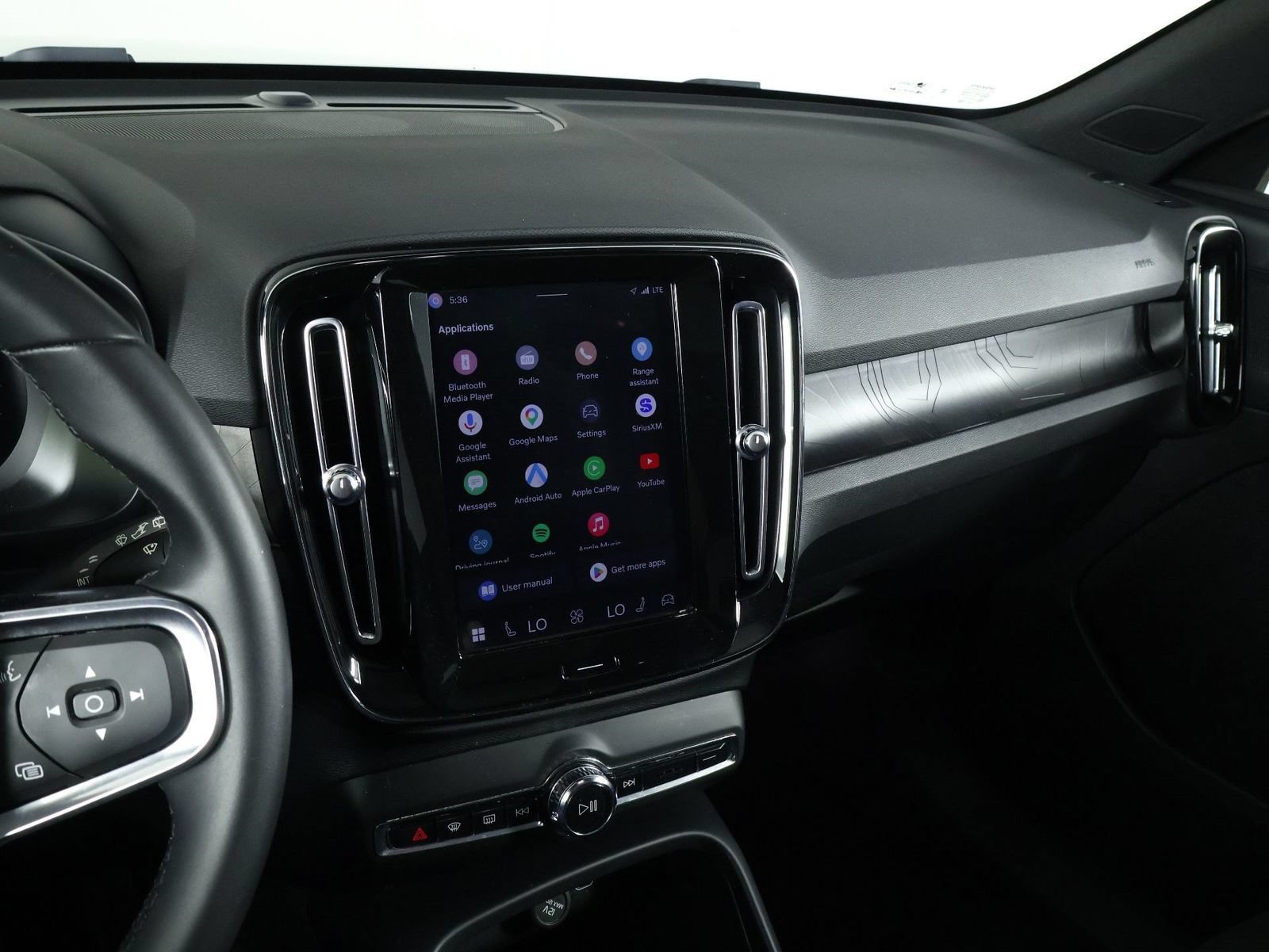 Used 2023 Volvo XC40 Recharge Plus w/ Protection Package Premier AWD/4WD image 9
