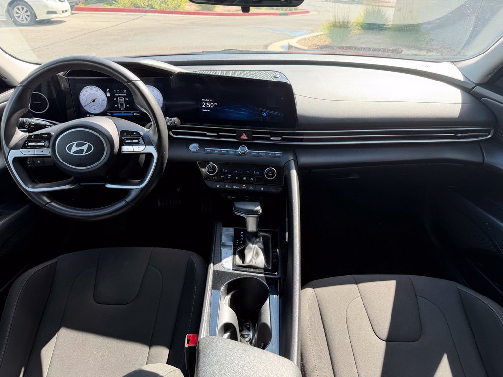 Used 2025 Hyundai Elantra SEL FWD image 14
