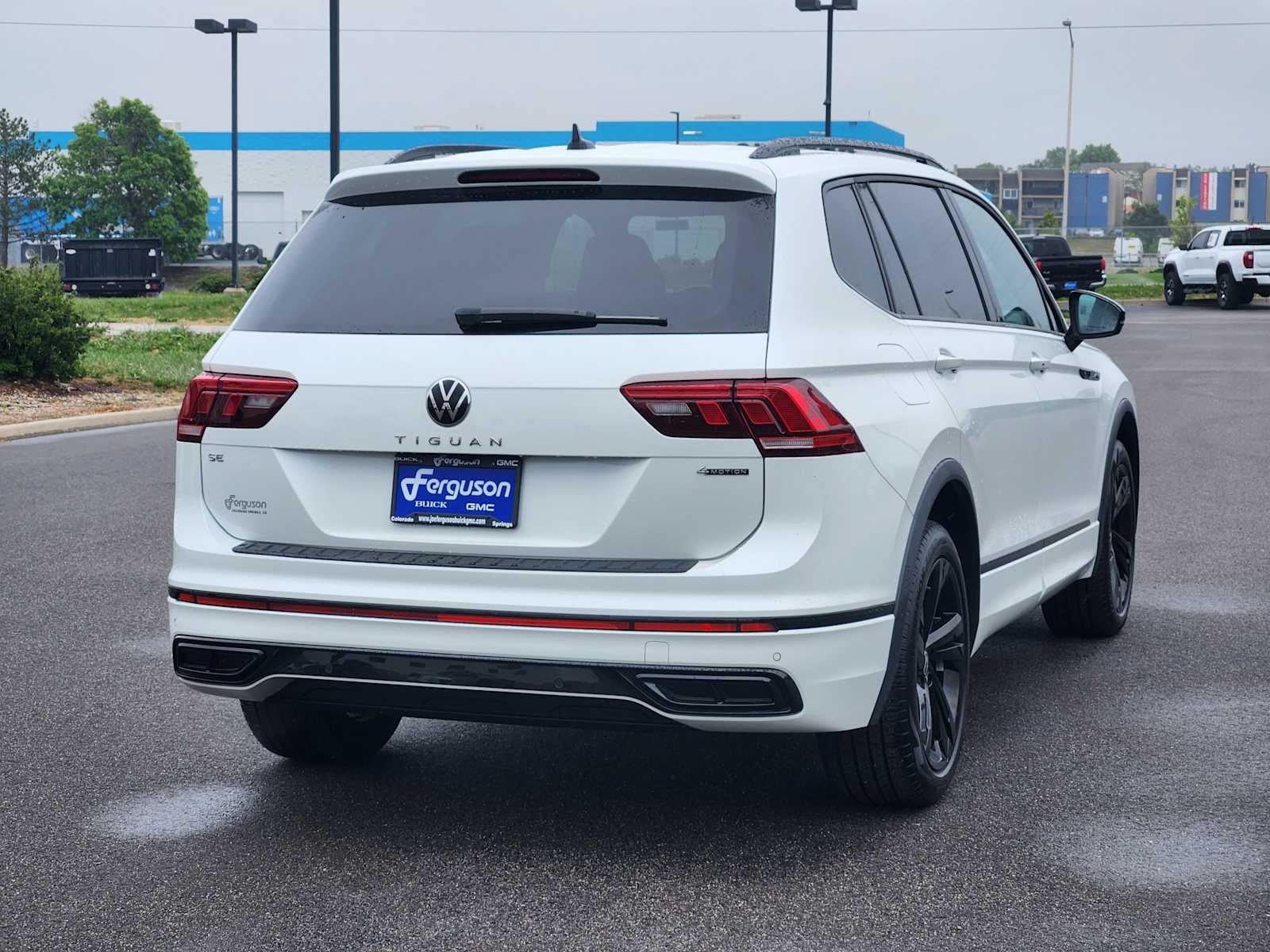 Used 2024 Volkswagen Tiguan SE R-Line AWD/4WD image 3
