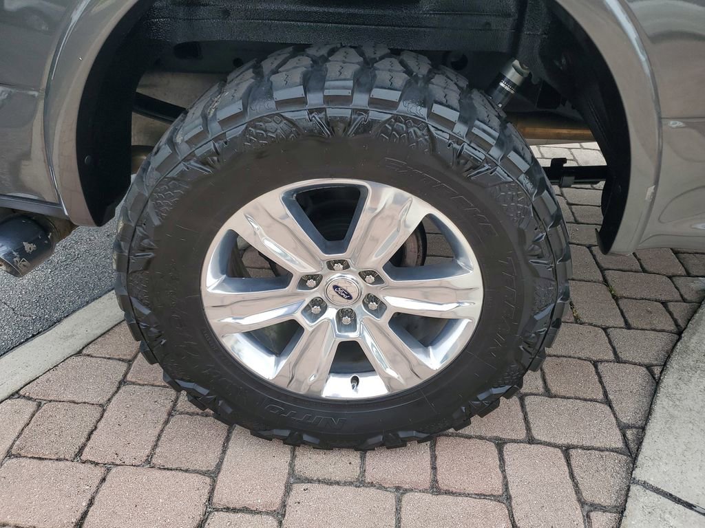 Used 2017 Ford F150 Platinum w/ Equipment Group 701A Luxury AWD/4WD image 7