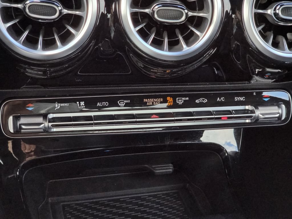 Used 2025 Mercedes-Benz CLA 250 4MATIC w/ Exclusive Package image 19