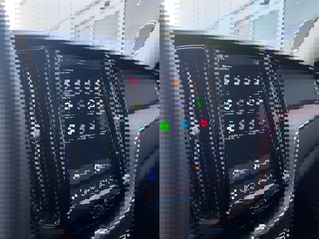 Certified 2023 Volvo XC60 B5 Plus image 21