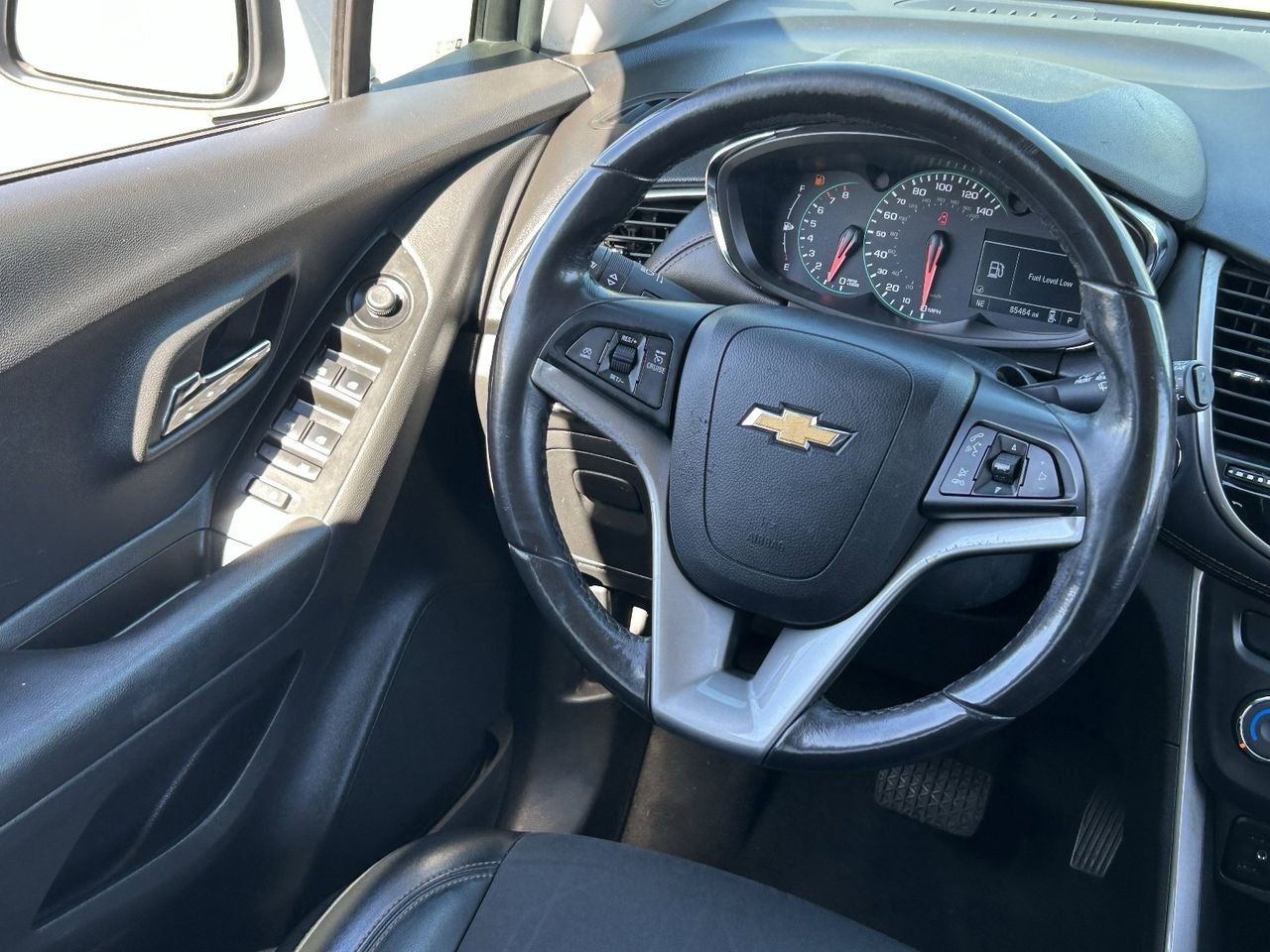 Used 2021 Chevrolet Trax LT w/ Driver Confidence Package FWD image 16
