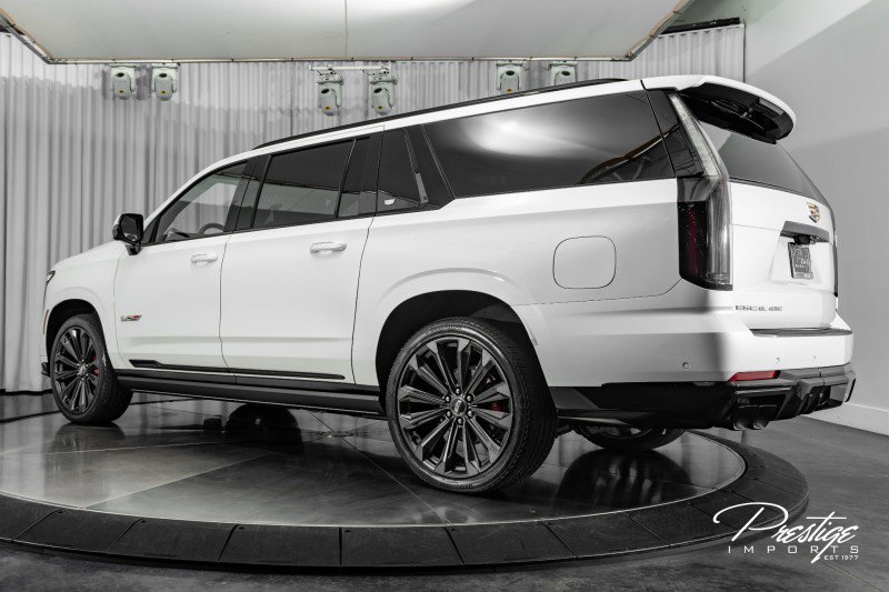 Used 2025 Cadillac Escalade ESV V image 10