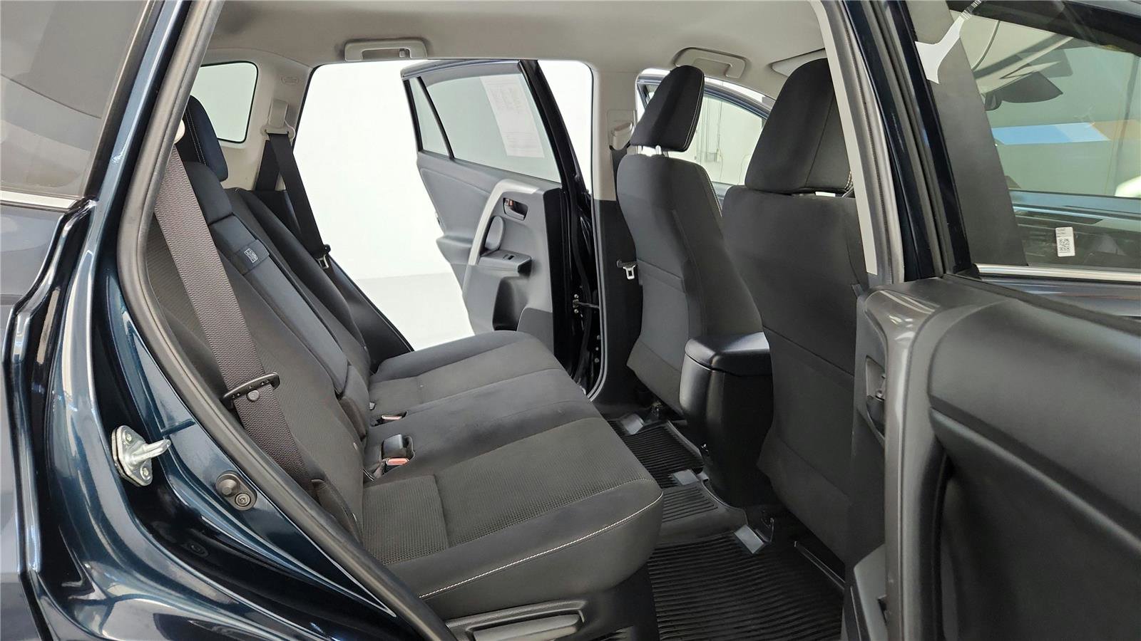 Used 2018 Toyota RAV4 LE image 30