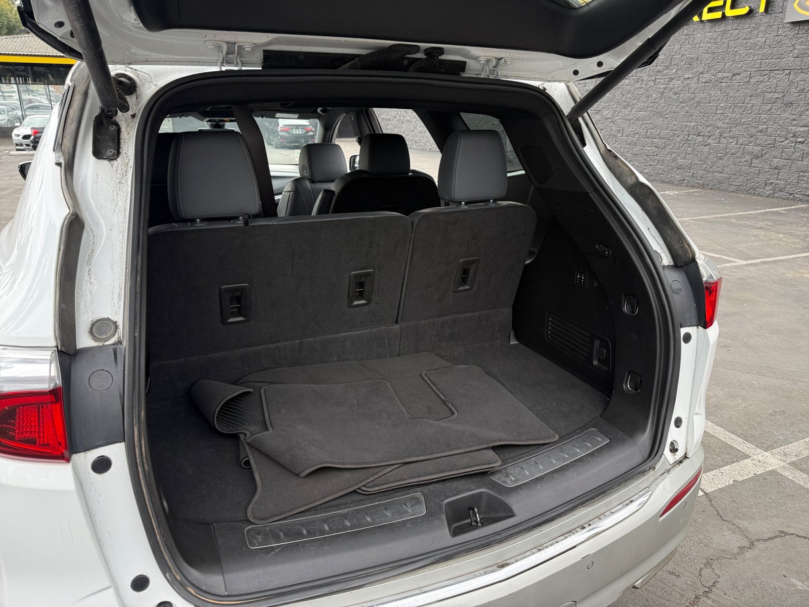 Used 2024 Buick Enclave Premium AWD/4WD image 23