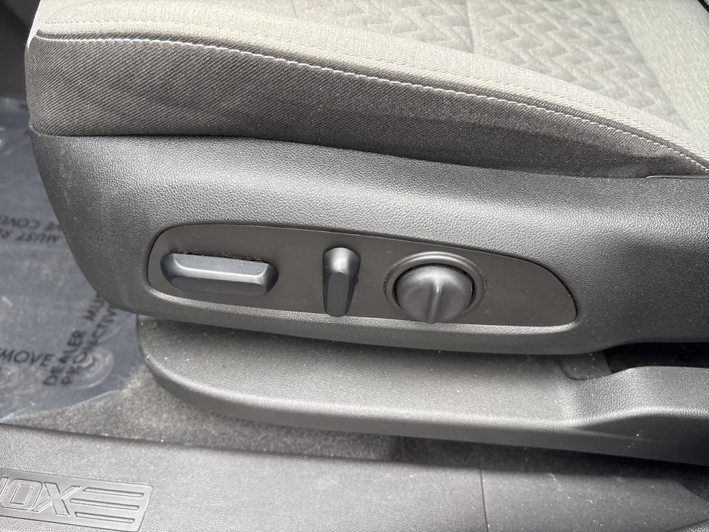 Used 2024 Chevrolet Equinox LS w/ LS Convenience Package AWD/4WD image 19