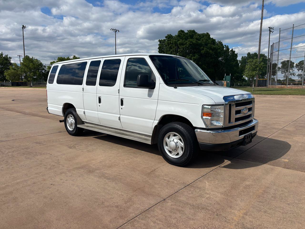 Used 2014 Ford E-350 and Econoline 350 XLT RWD image 31