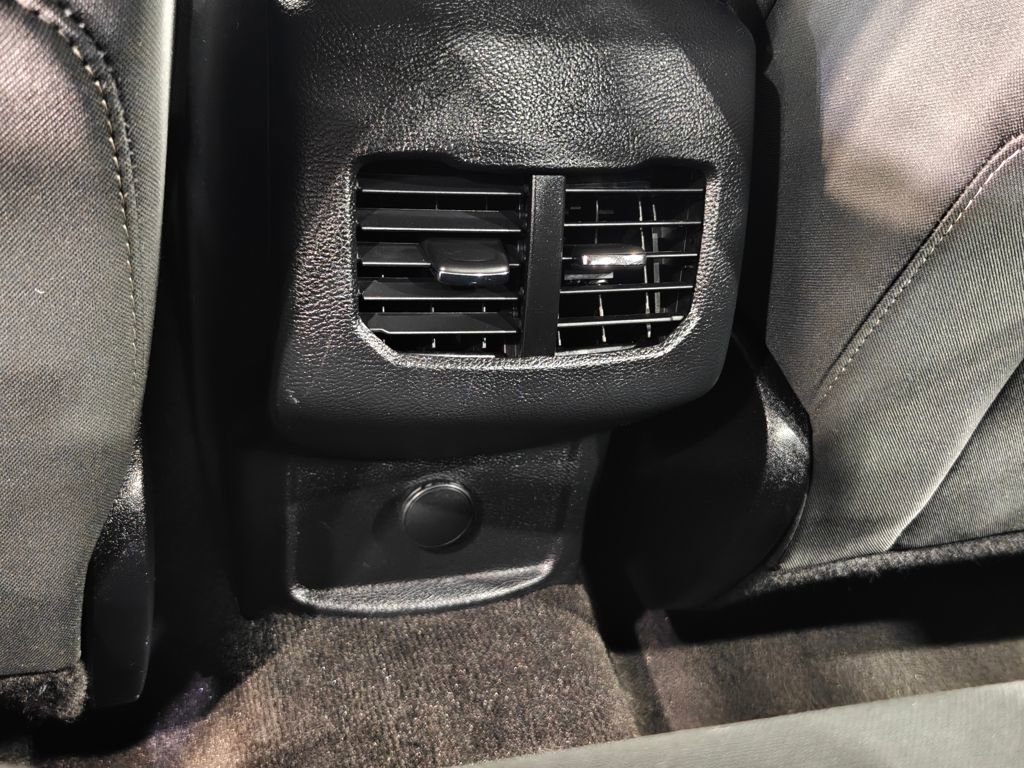 Used 2020 Ford Fusion SE image 26