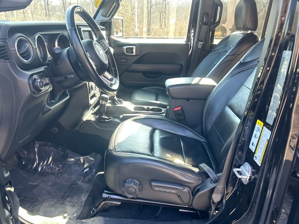 Used 2018 Jeep Wrangler Unlimited Sahara w/ Cold Weather Group image 17