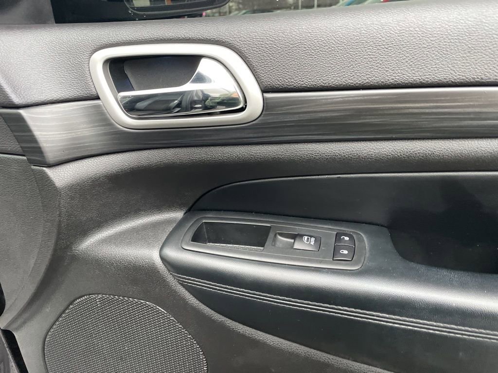 Used 2021 Jeep Grand Cherokee Laredo X image 35