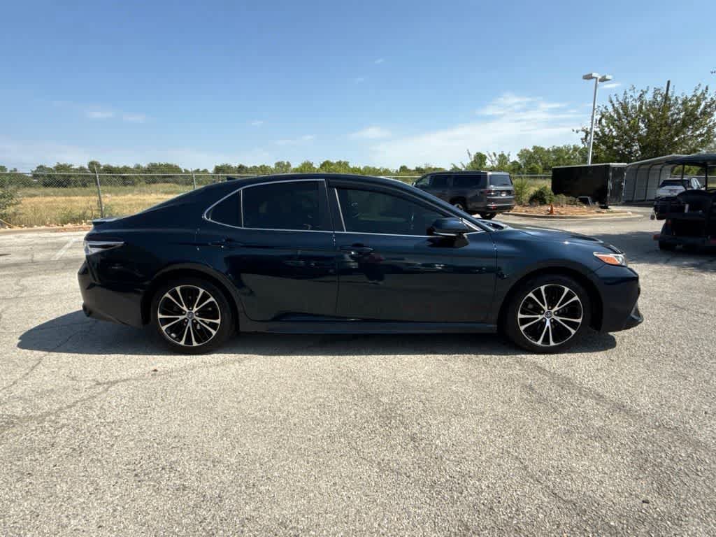 Used 2020 Toyota Camry SE w/ Convenience Package FWD image 6