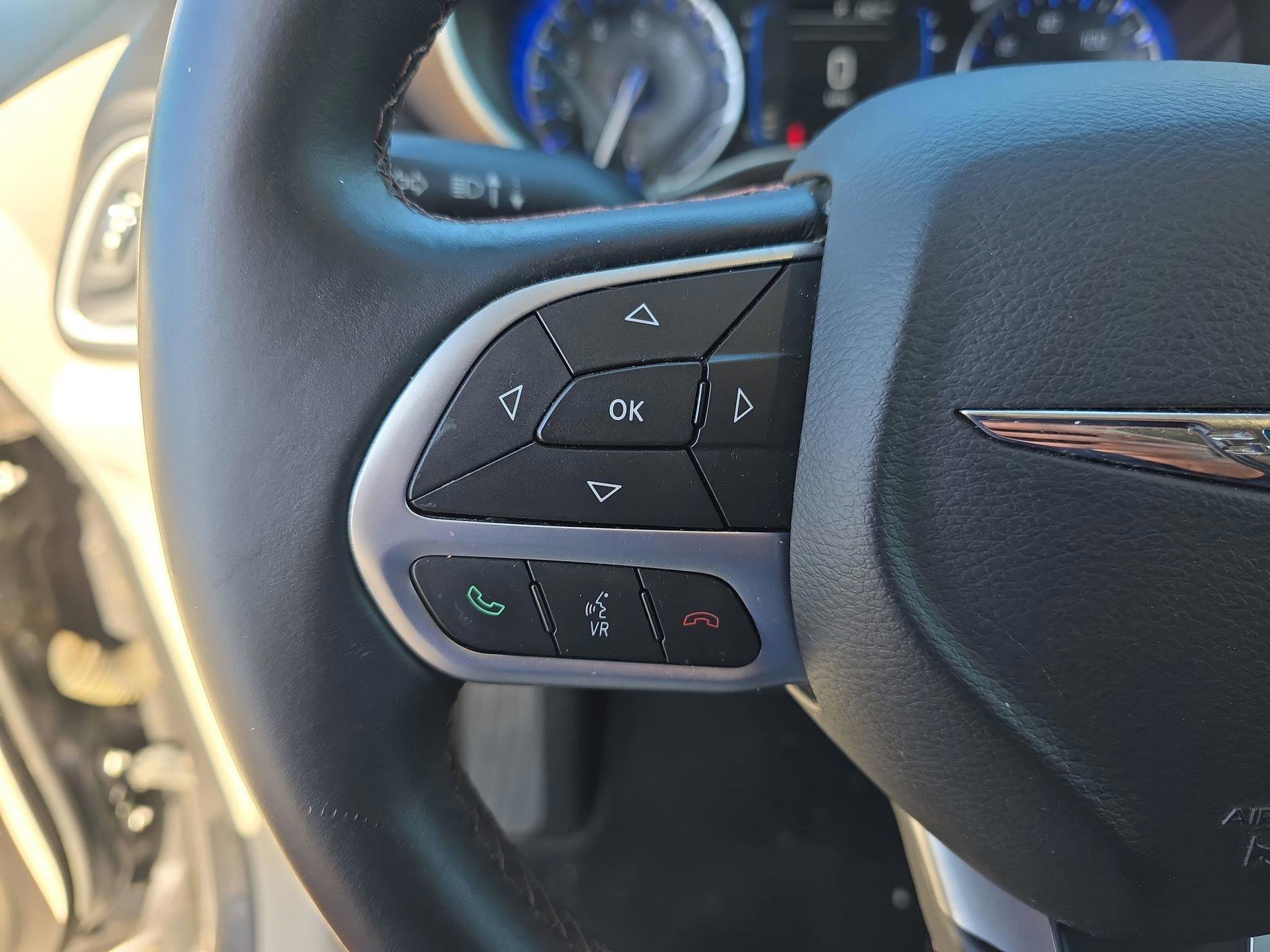 Used 2017 Chrysler Pacifica Touring-L image 34