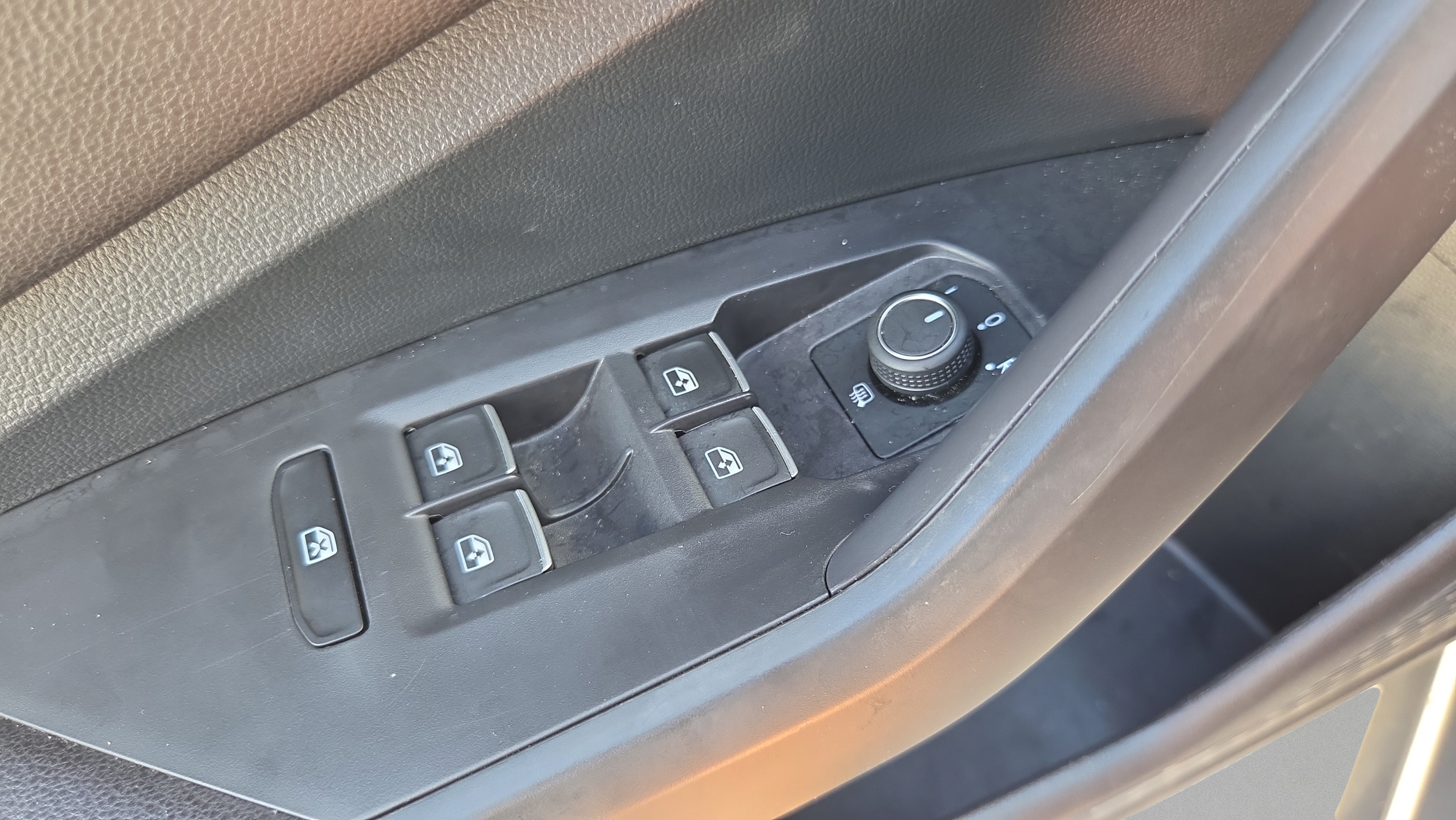 Used 2023 Volkswagen Jetta SE w/ Panoramic Sunroof Package FWD image 29