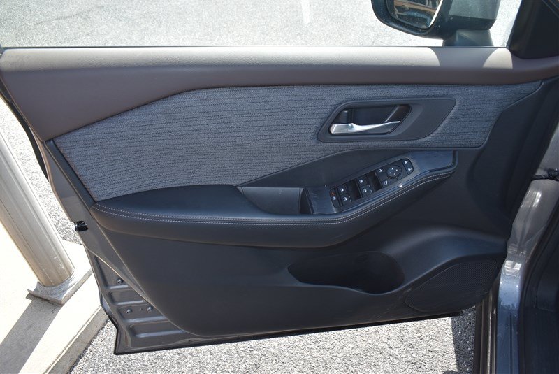Used 2023 Nissan Rogue SV AWD/4WD image 11