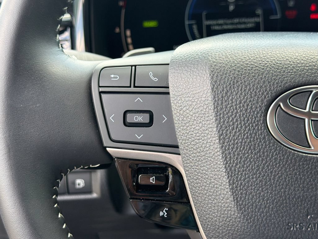 Used 2025 Toyota Camry SE w/ Convenience Package FWD image 25