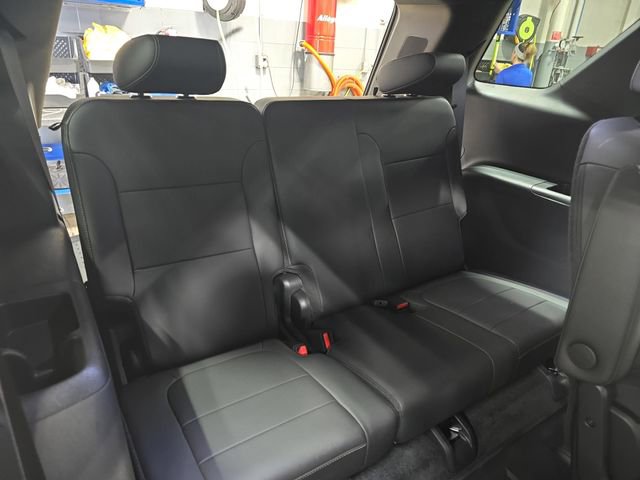 Used 2023 Chevrolet Traverse LT w/ LPO, Floor Liner Package image 16
