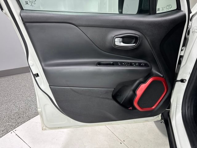 Used 2018 Jeep Renegade Trailhawk w/ Cold Weather Group II AWD/4WD image 9