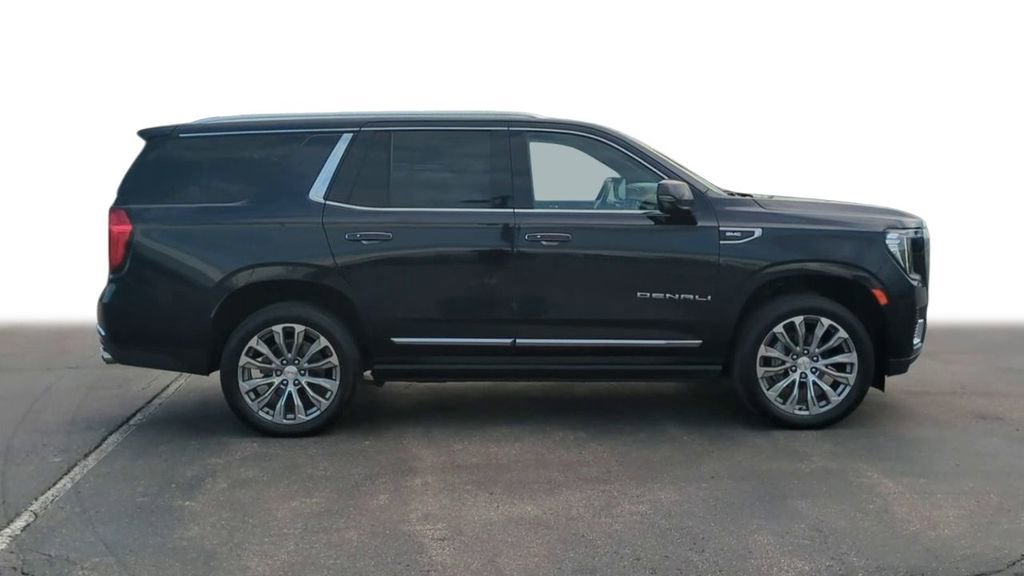 Used 2021 GMC Yukon Denali w/ Denali Premium Package image 11