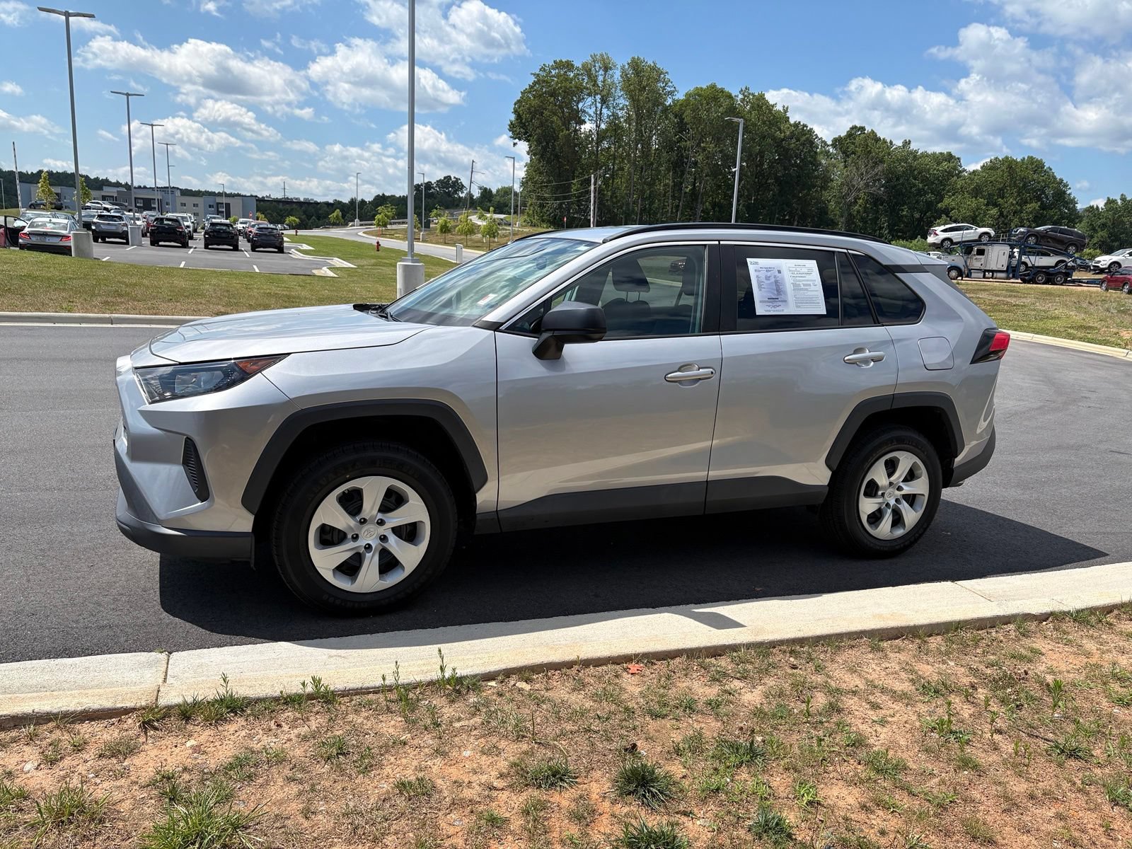 Used 2021 Toyota RAV4 LE FWD image 4