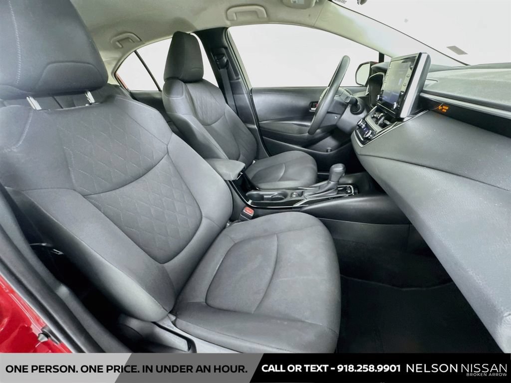 Used 2021 Toyota Corolla LE FWD image 25