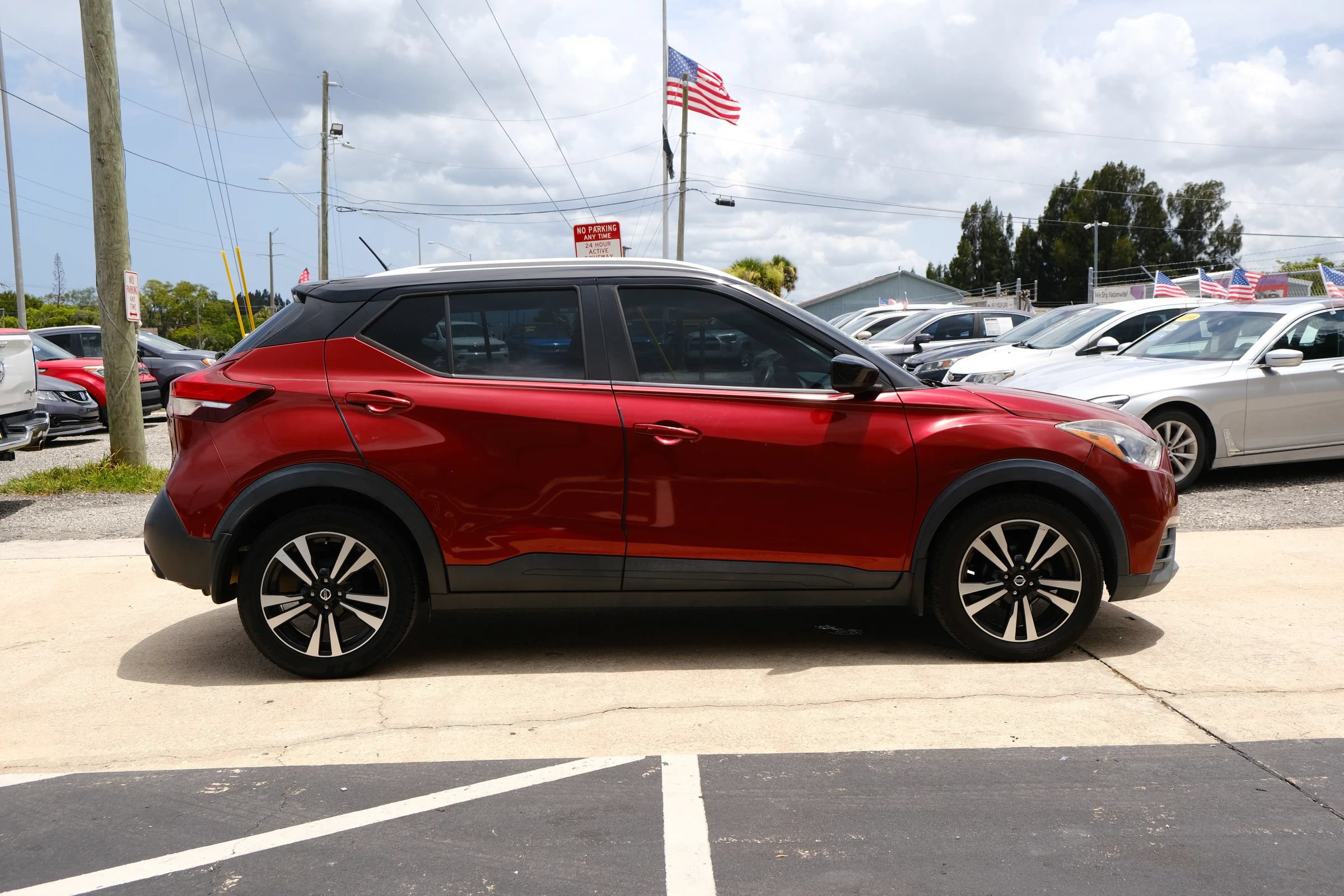 Used 2019 Nissan Kicks SV FWD image 4