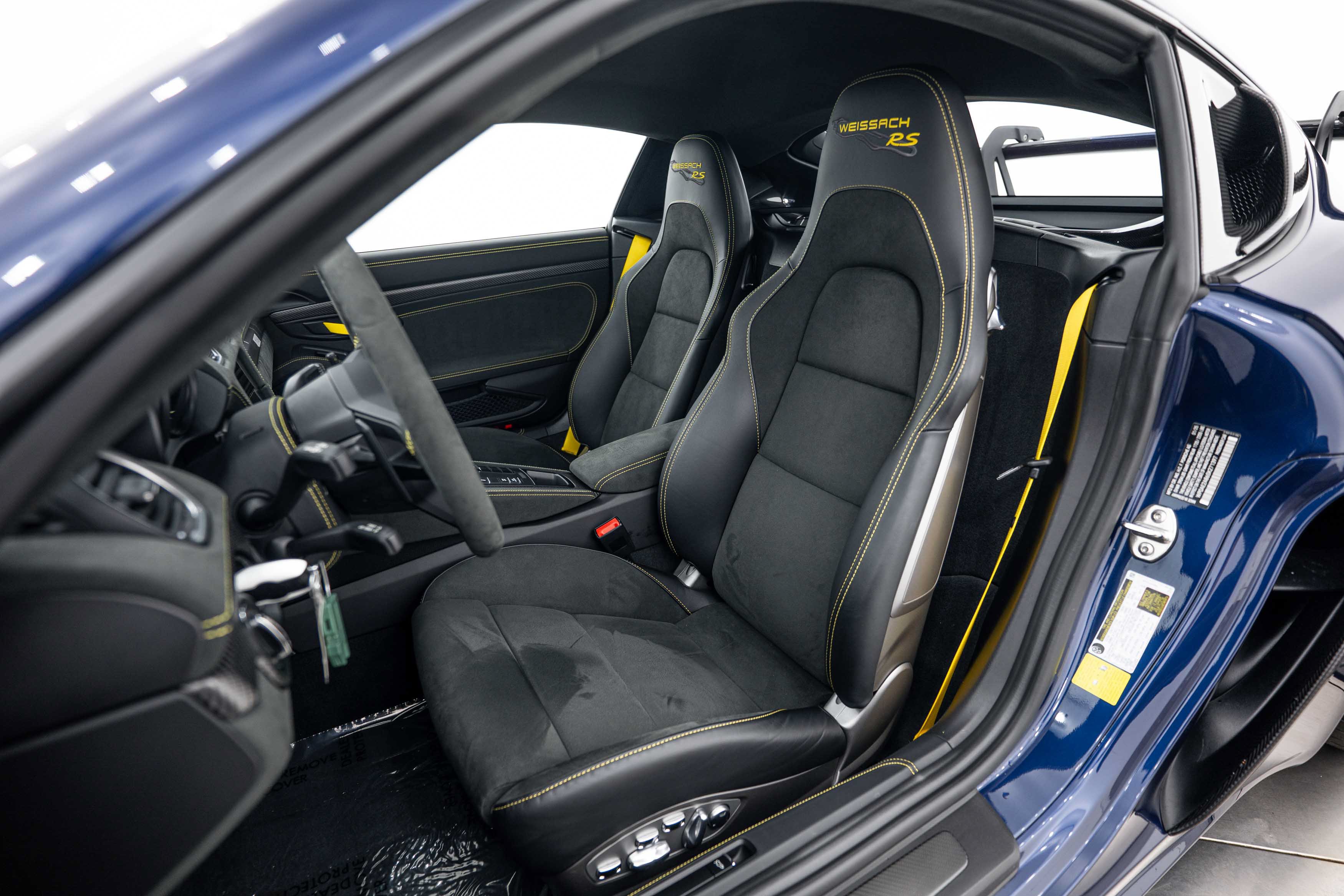 Certified 2025 Porsche 718 Cayman GT4 RS RWD image 5