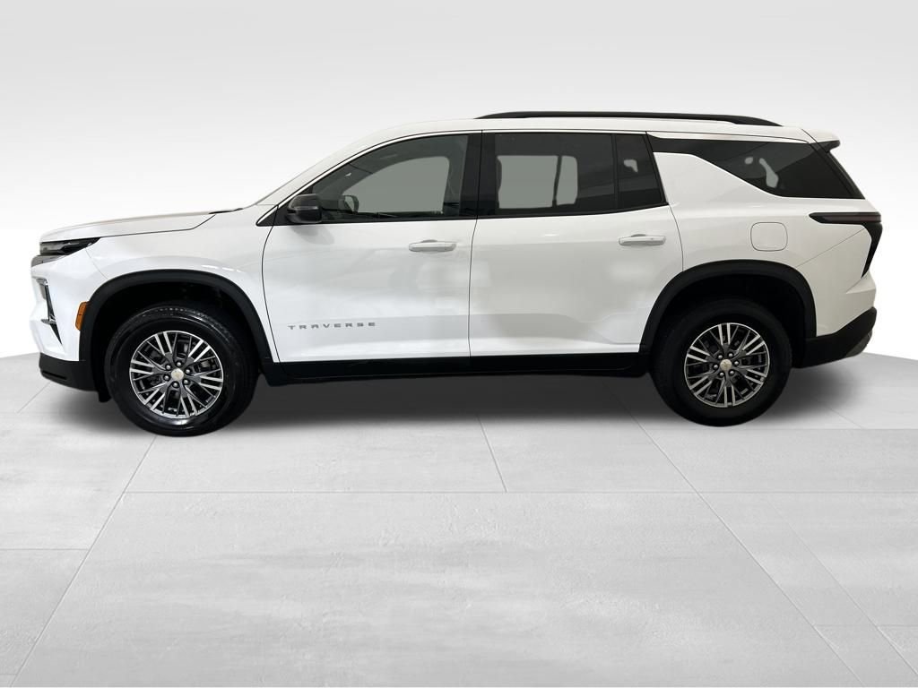 Used 2025 Chevrolet Traverse LT image 4