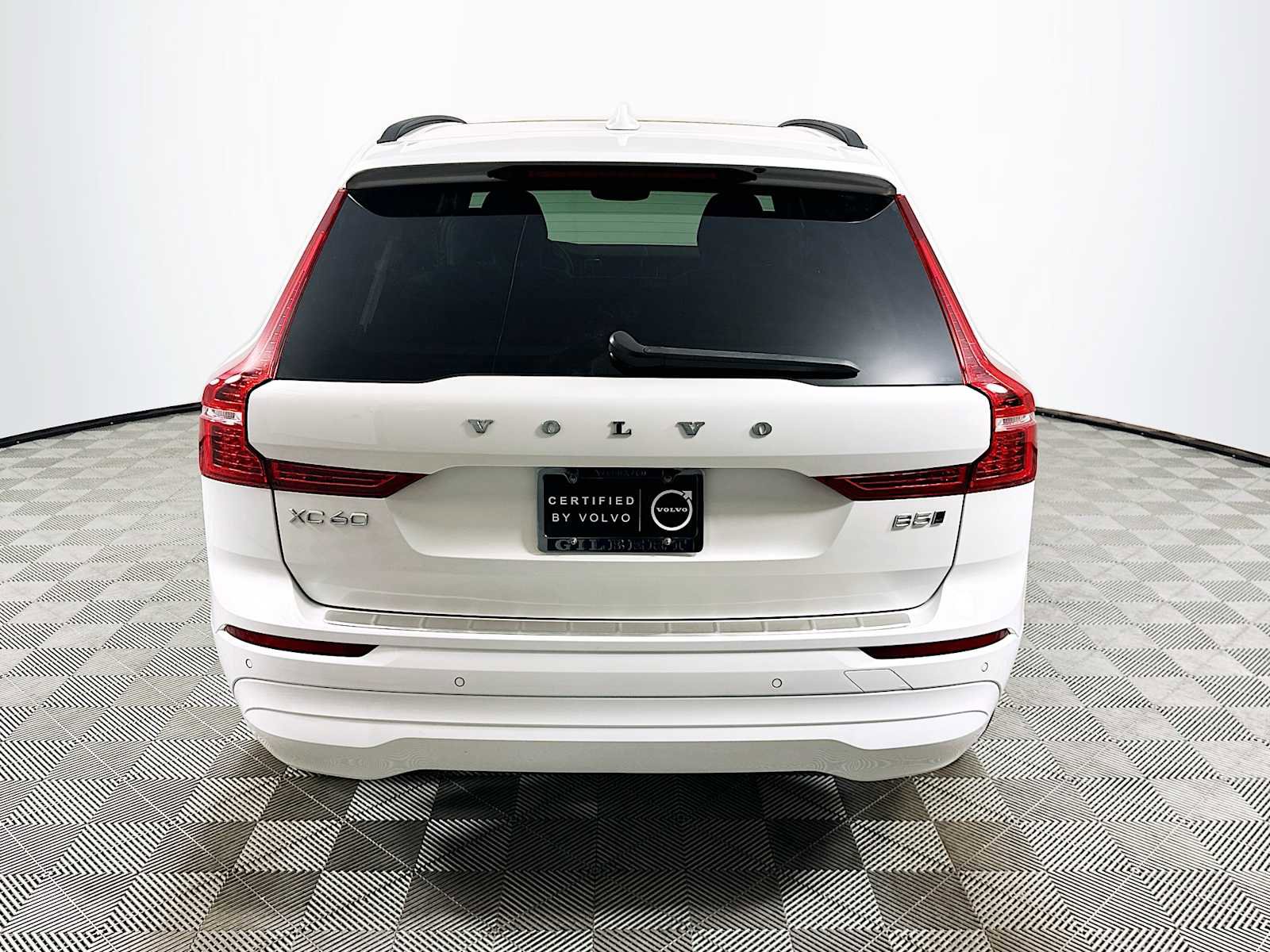 Used 2022 Volvo XC60 B5 Momentum w/ Advanced Package image 6