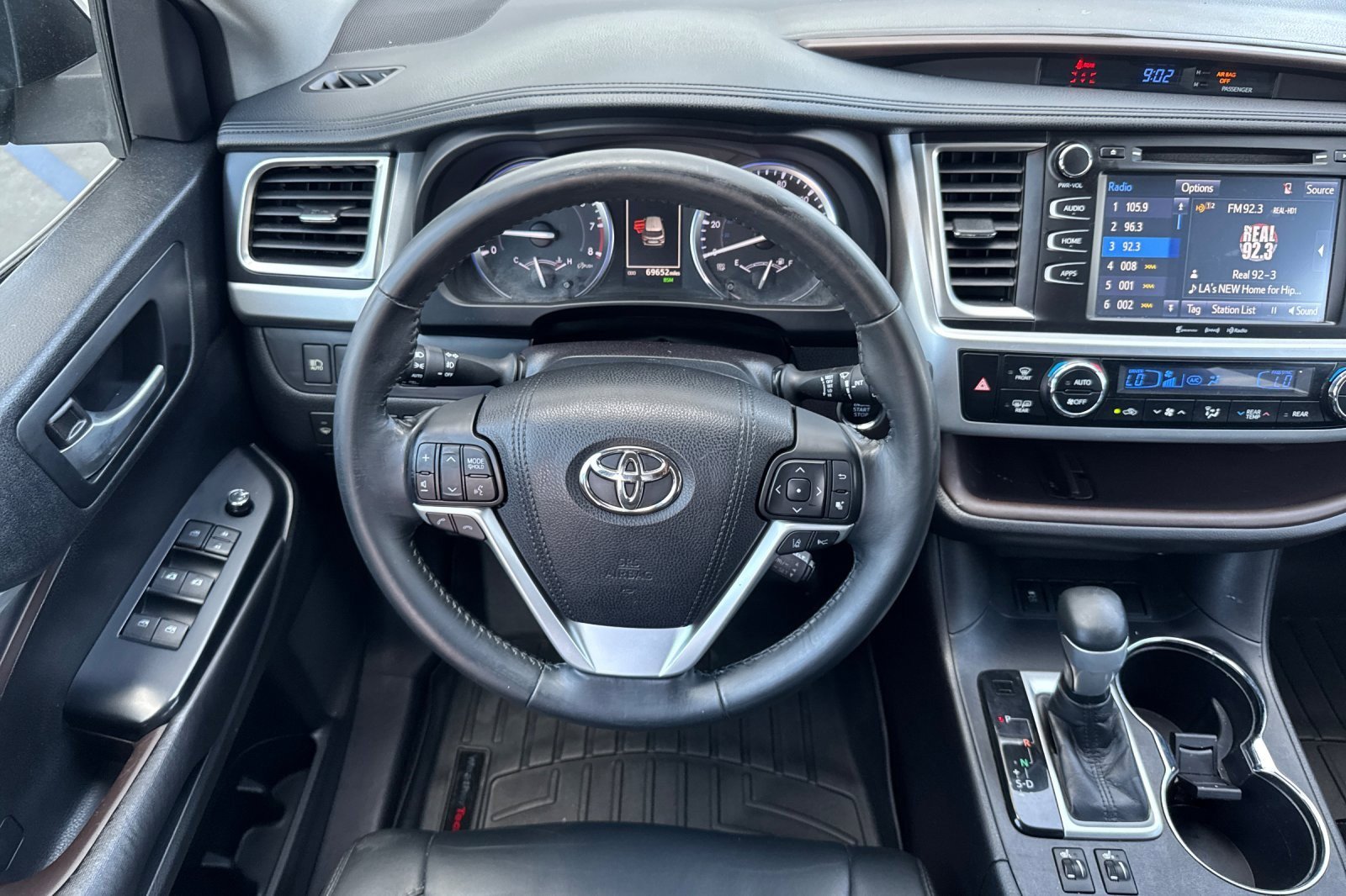 Certified 2018 Toyota Highlander XLE w/ Carpet Mat Package (TMS) image 13