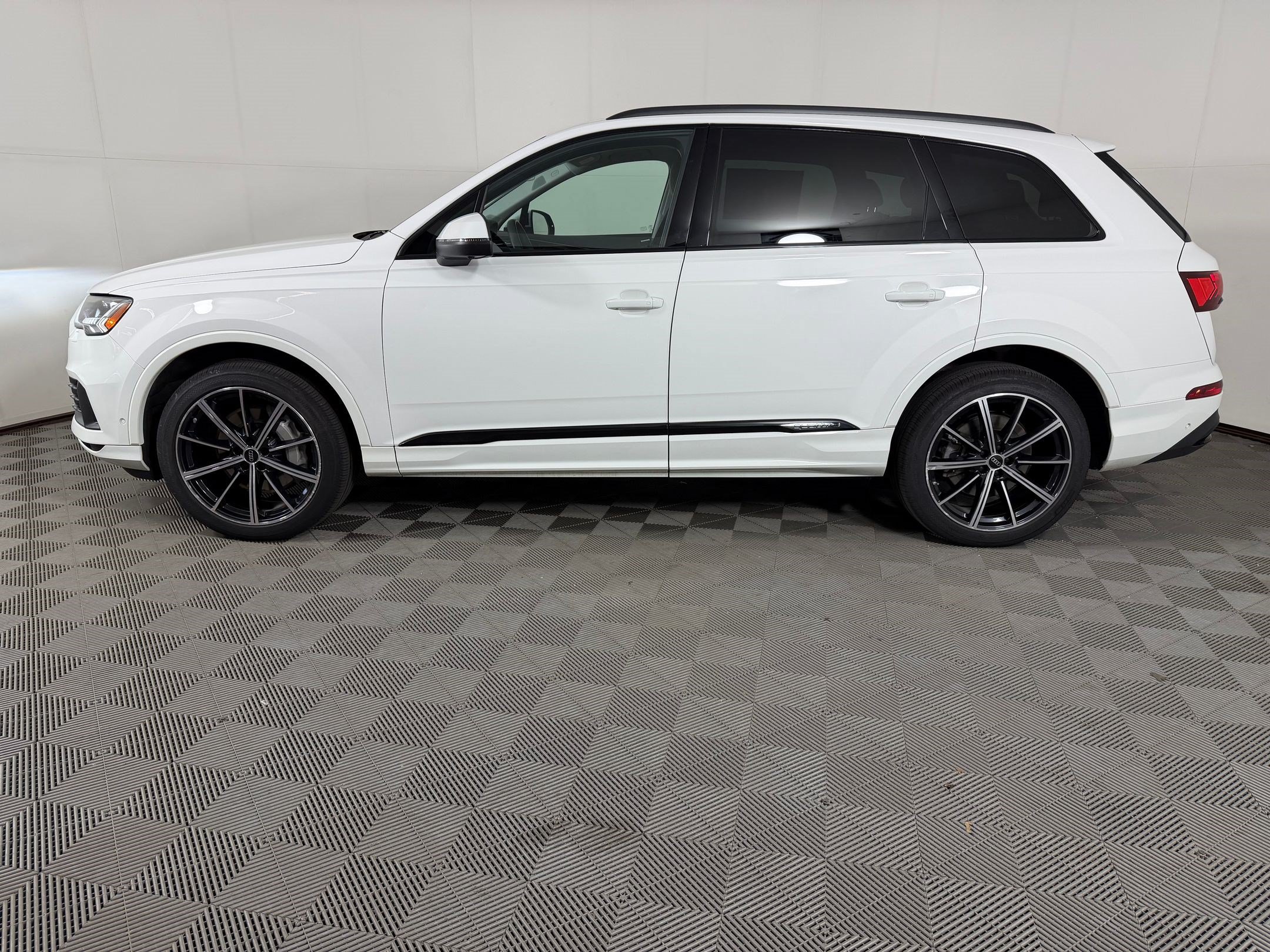 Certified 2023 Audi Q7 3.0T Premium Plus w/ Premium Plus Package AWD/4WD image 2