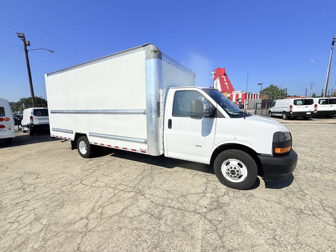 Used 2021 GMC Savana 3500 Extended RWD image 2