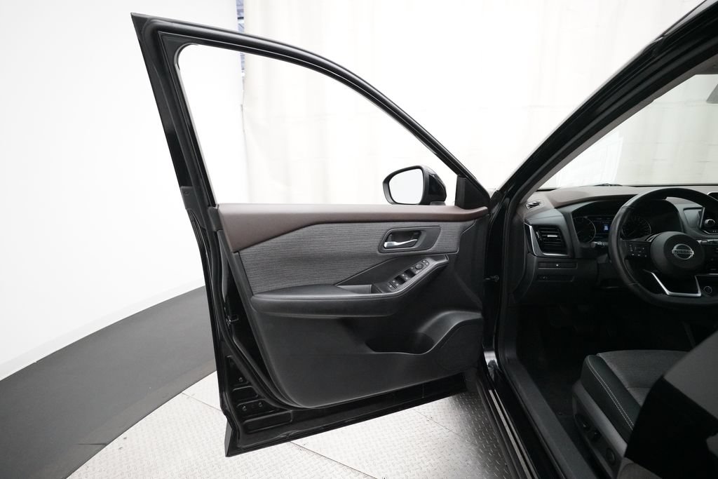 Used 2021 Nissan Rogue SV AWD/4WD image 27