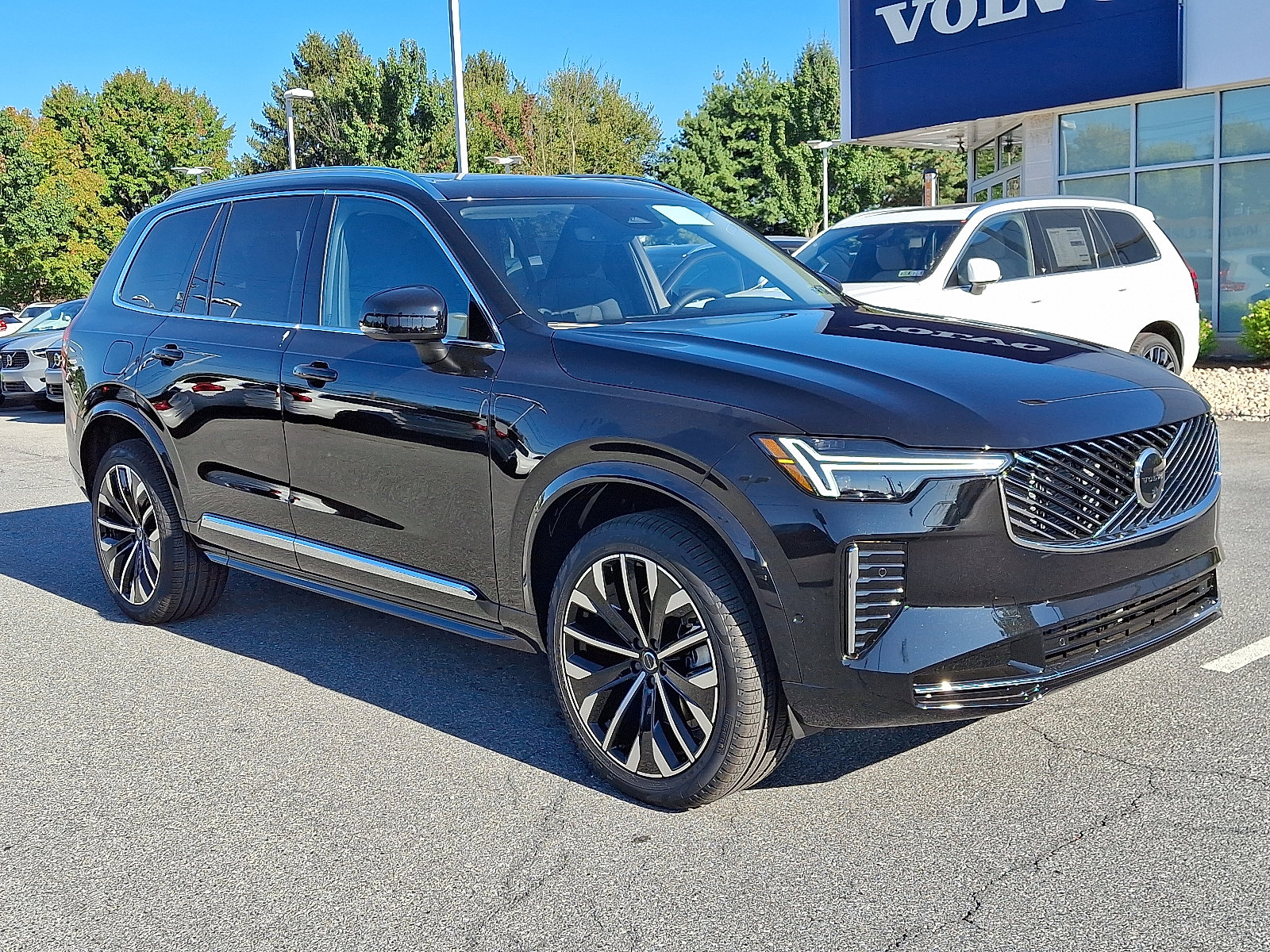 New 2026 Volvo XC90 B6 Plus w/ Protection Package Premier video 1