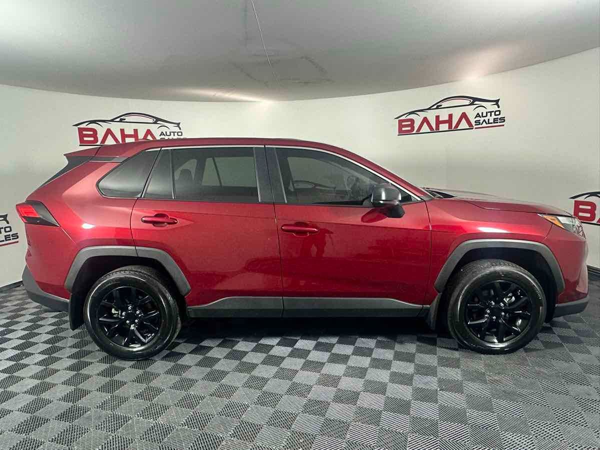 Used 2024 Toyota RAV4 LE FWD image 9