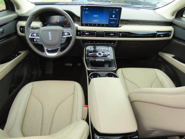 Used 2023 Lincoln Nautilus Reserve image 22