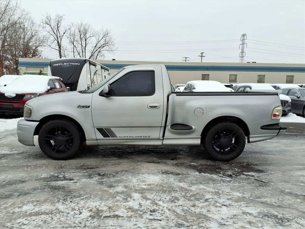 Used 2002 Ford F150 Lightning image 2