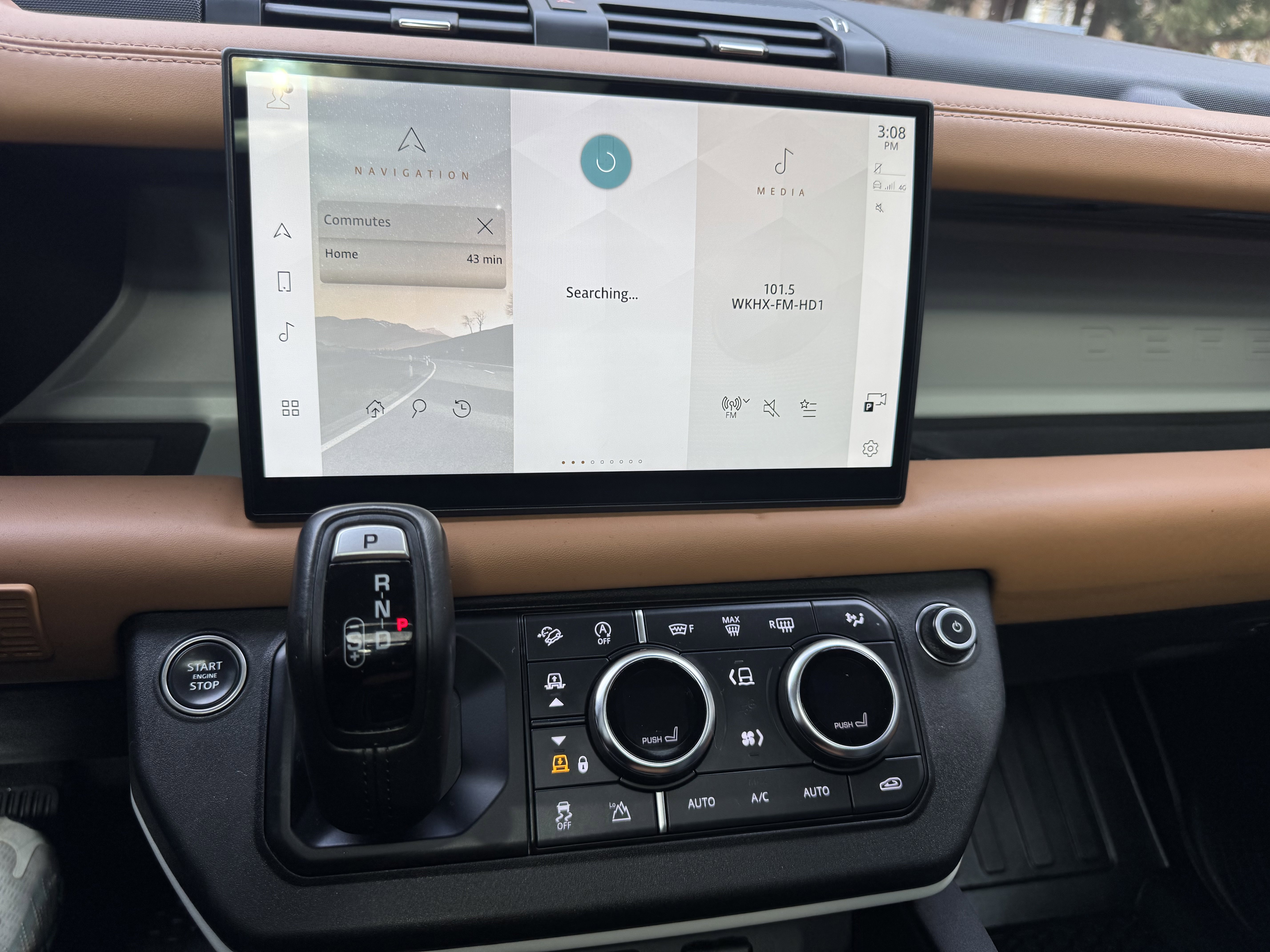 Used 2023 Land Rover Defender 130 S image 34