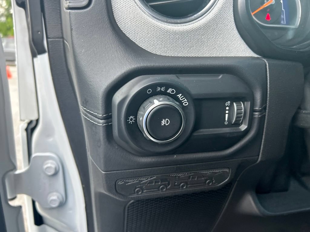 Used 2025 Jeep Wrangler Unlimited Sahara AWD/4WD image 37