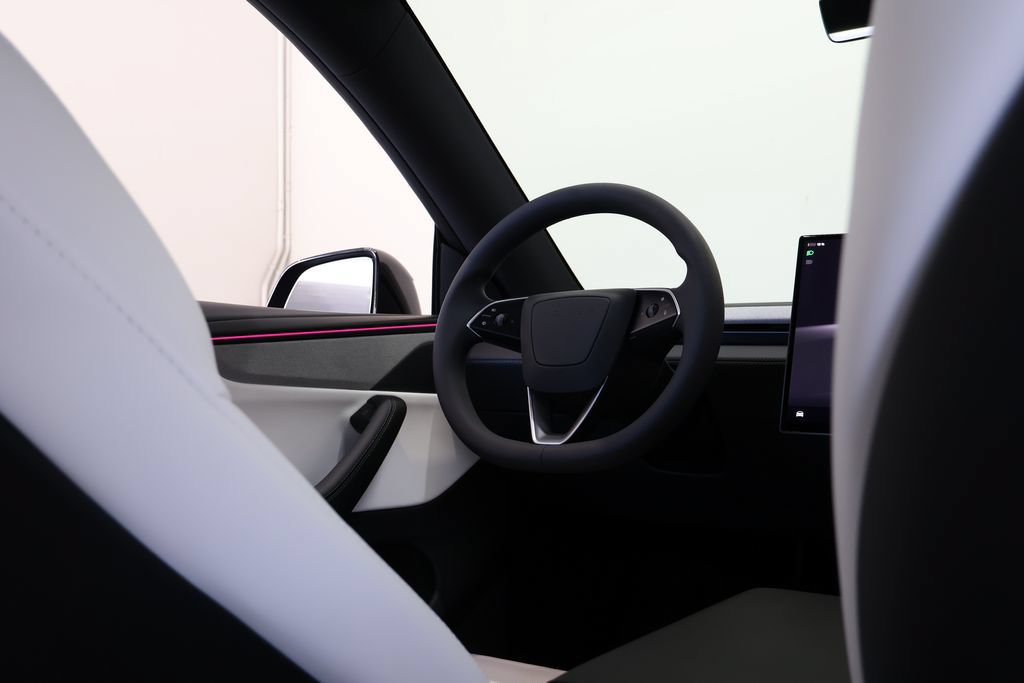 Used 2026 Tesla Model Y 2WD image 29