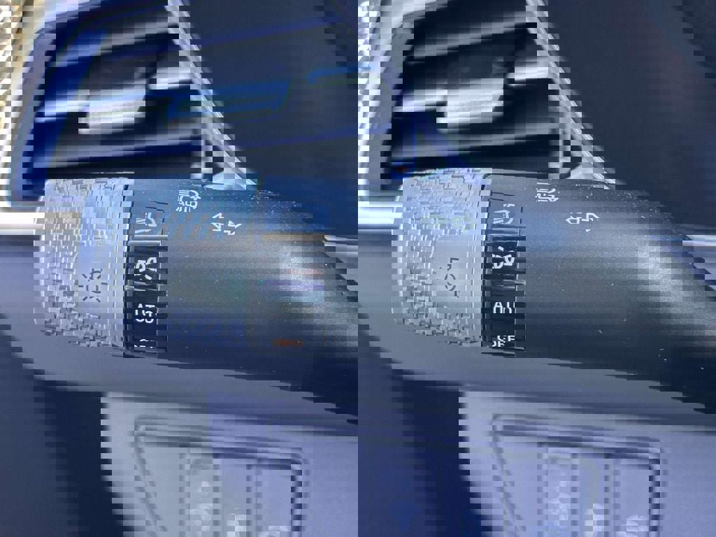 Used 2025 Genesis G70 3.3T Advanced image 35