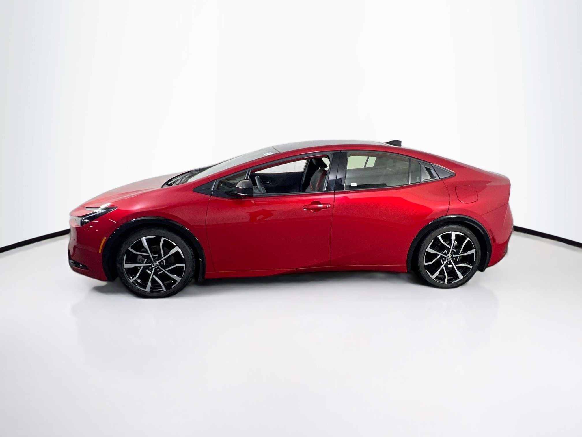 Used 2025 Toyota Prius Plug-In Hybrid image 8