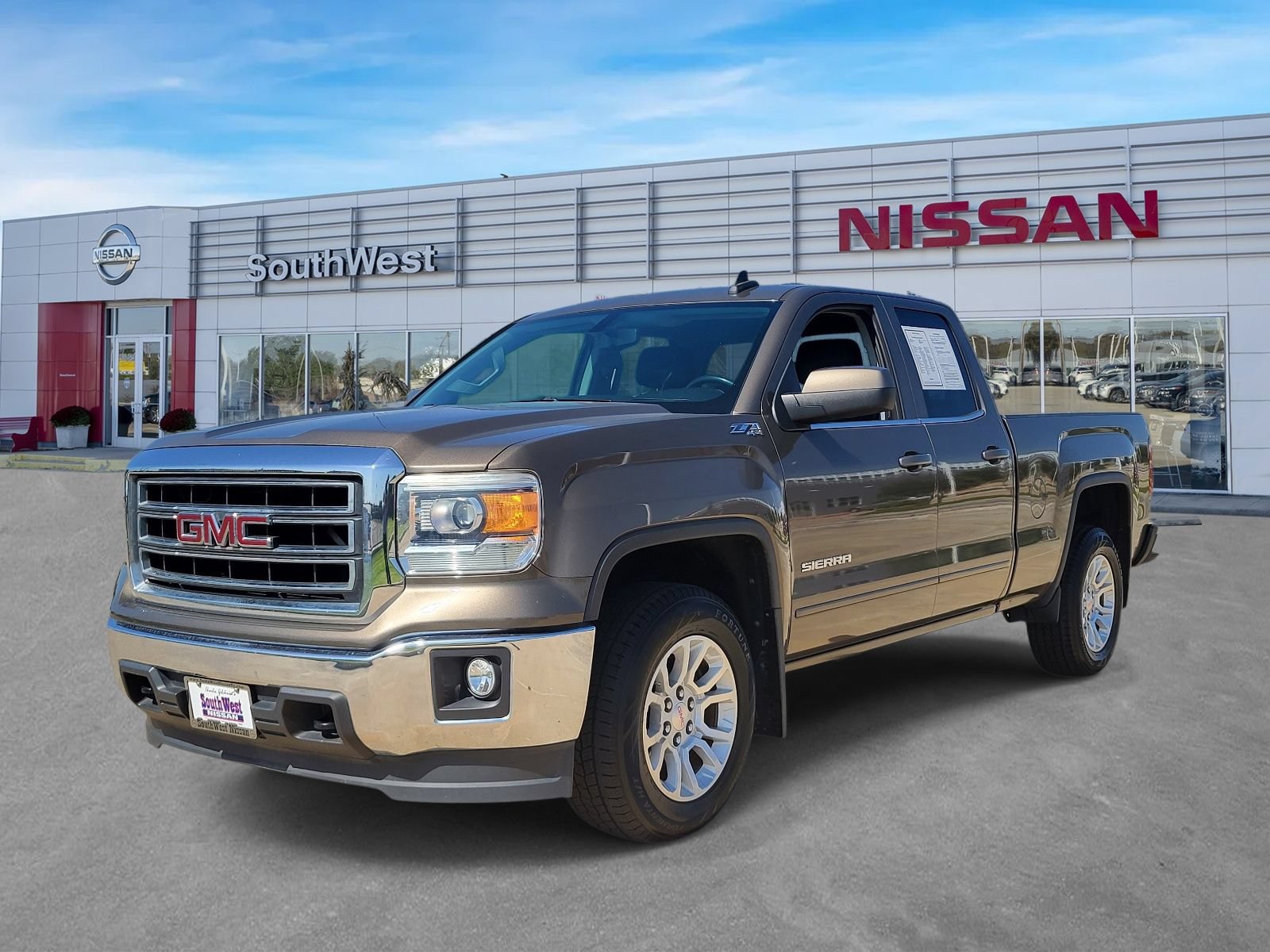 Used 2015 GMC Sierra 1500 SLE w/ SLE Value Package AWD/4WD image 1