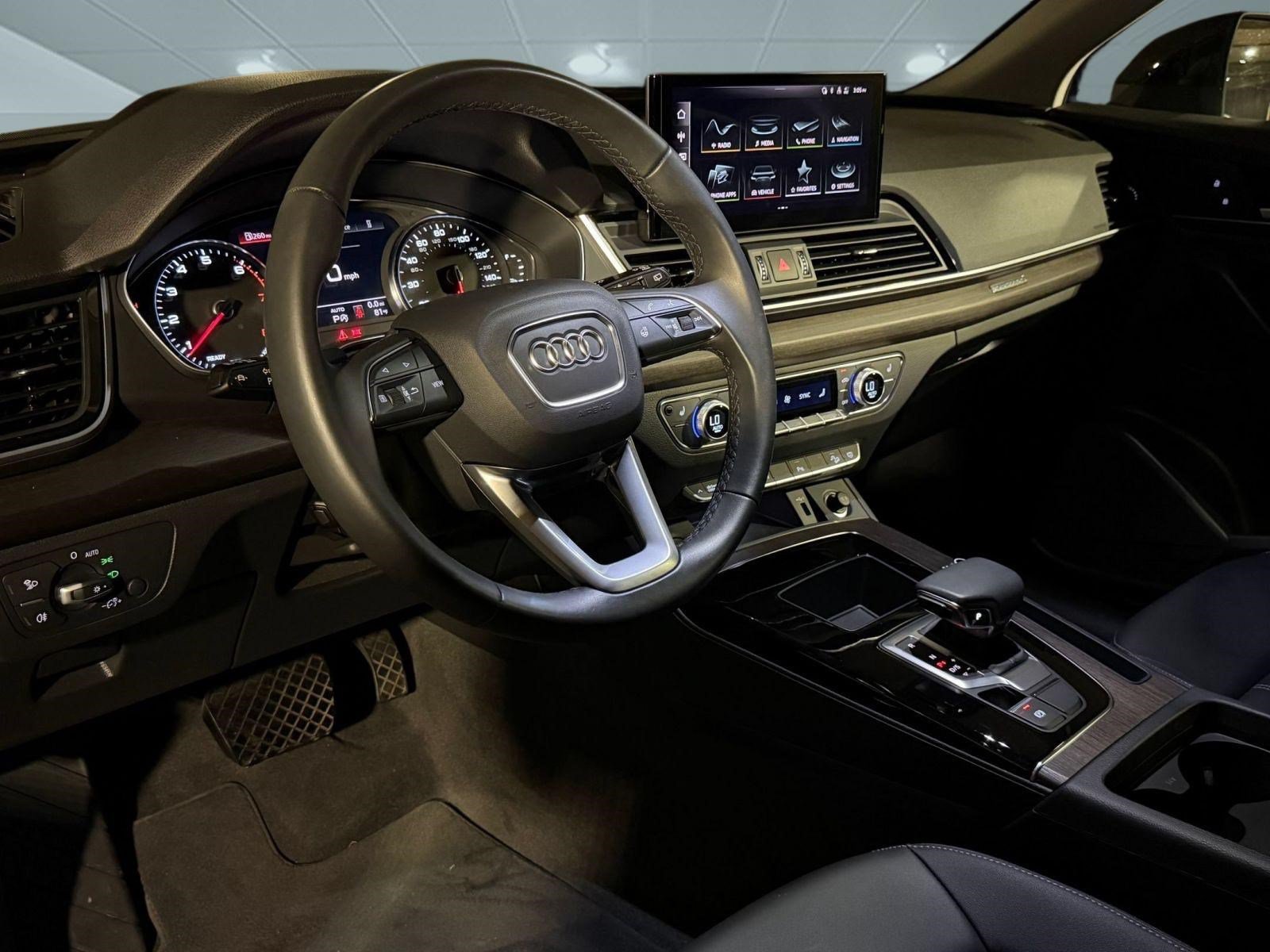 Used 2023 Audi Q5 2.0T Premium w/ Convenience Package AWD/4WD image 4