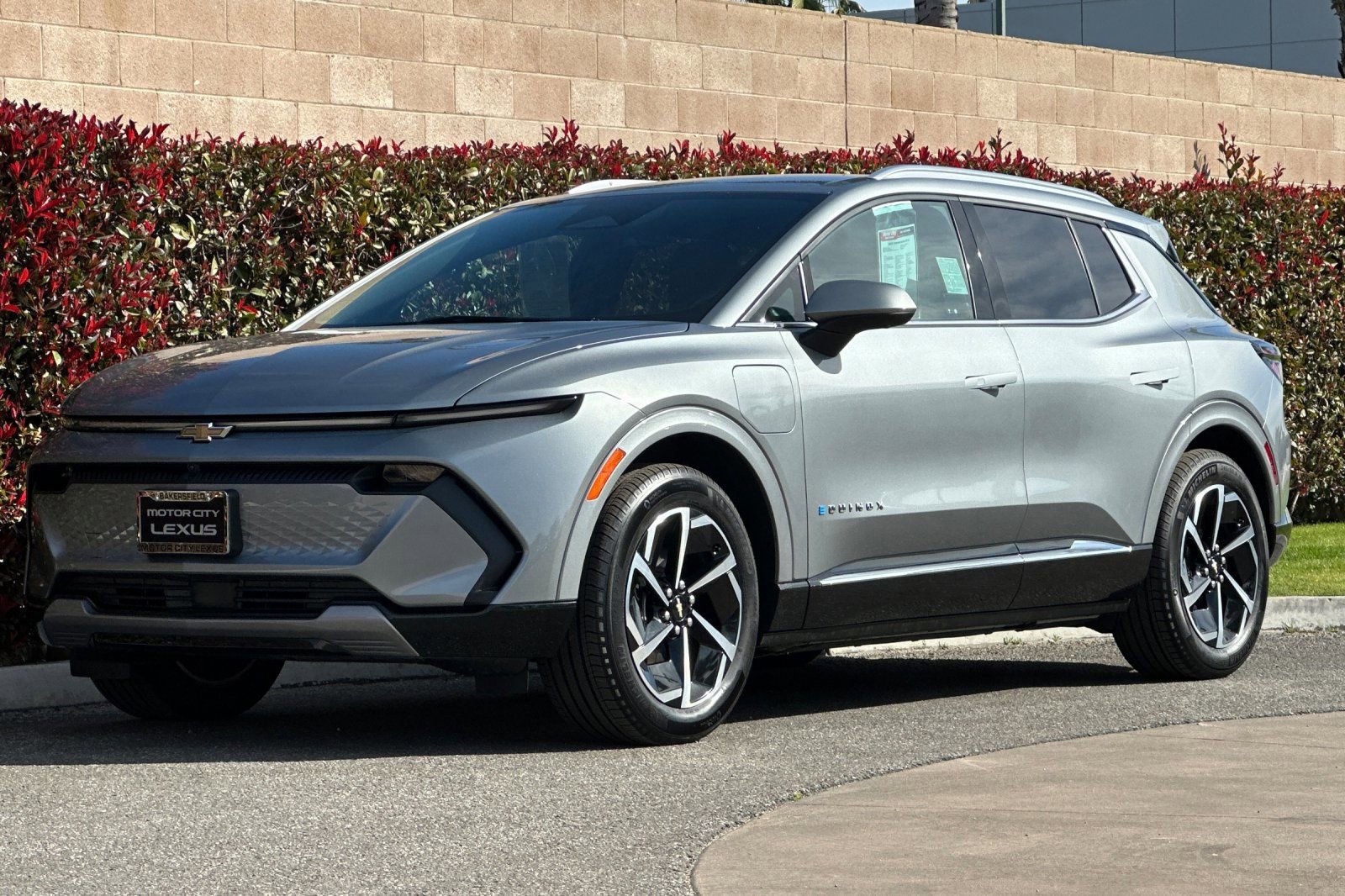 Used 2025 Chevrolet Equinox EV LT w/ Convenience Package image 8