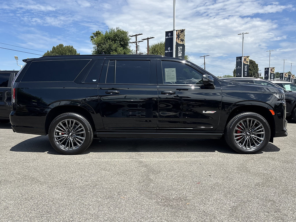 Used 2023 Cadillac Escalade ESV V w/ Heavy-Duty Trailer Package AWD/4WD image 2