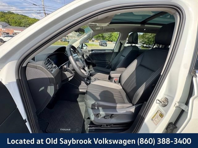 Certified 2023 Volkswagen Tiguan SE w/ Panoramic Sunroof Package AWD/4WD image 30