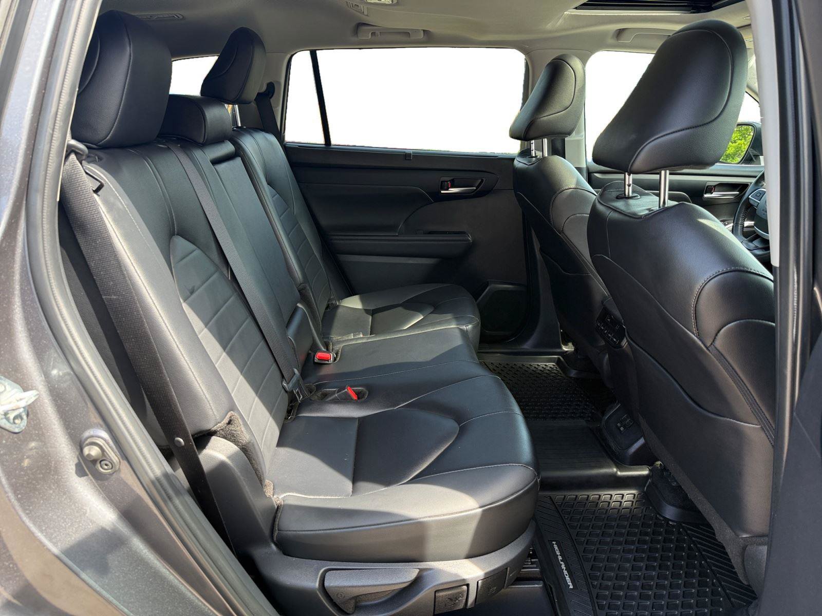 Used 2025 Toyota Highlander LE AWD/4WD image 15