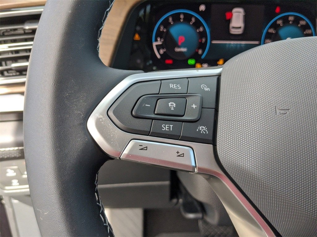 Used 2025 Volkswagen Atlas SE image 37